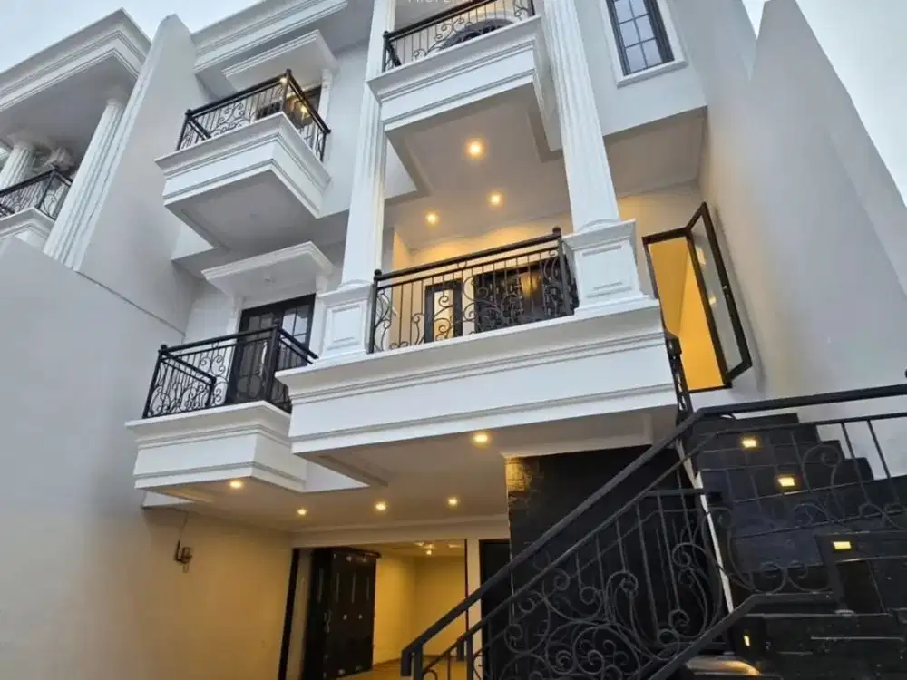 Town House Pinggir Jalan Siap Huni Jagakarsa