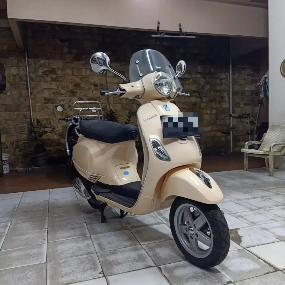 Dijual Vespa LX 150 ie 2011