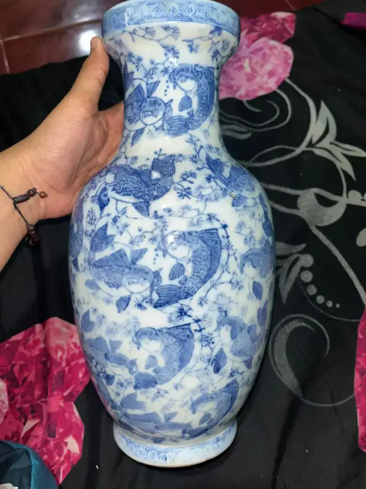 Vas bunga bercorak biru