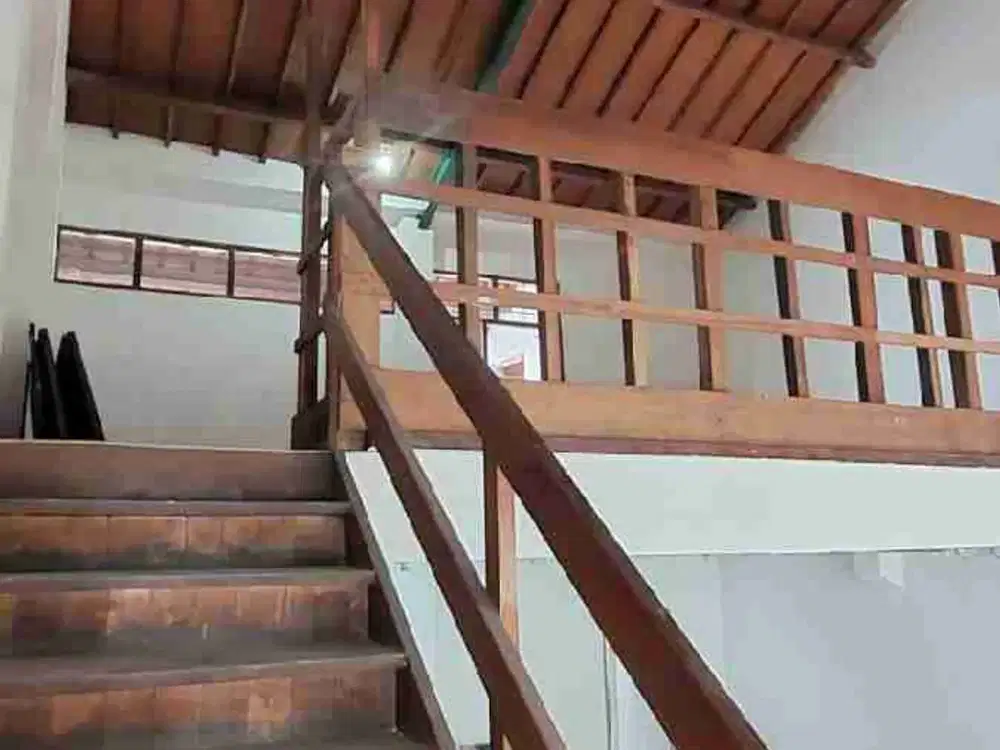 Disewakan Rumah 1 lantai luas 300 m di Gayungsari Dekat Polda - Surabaya