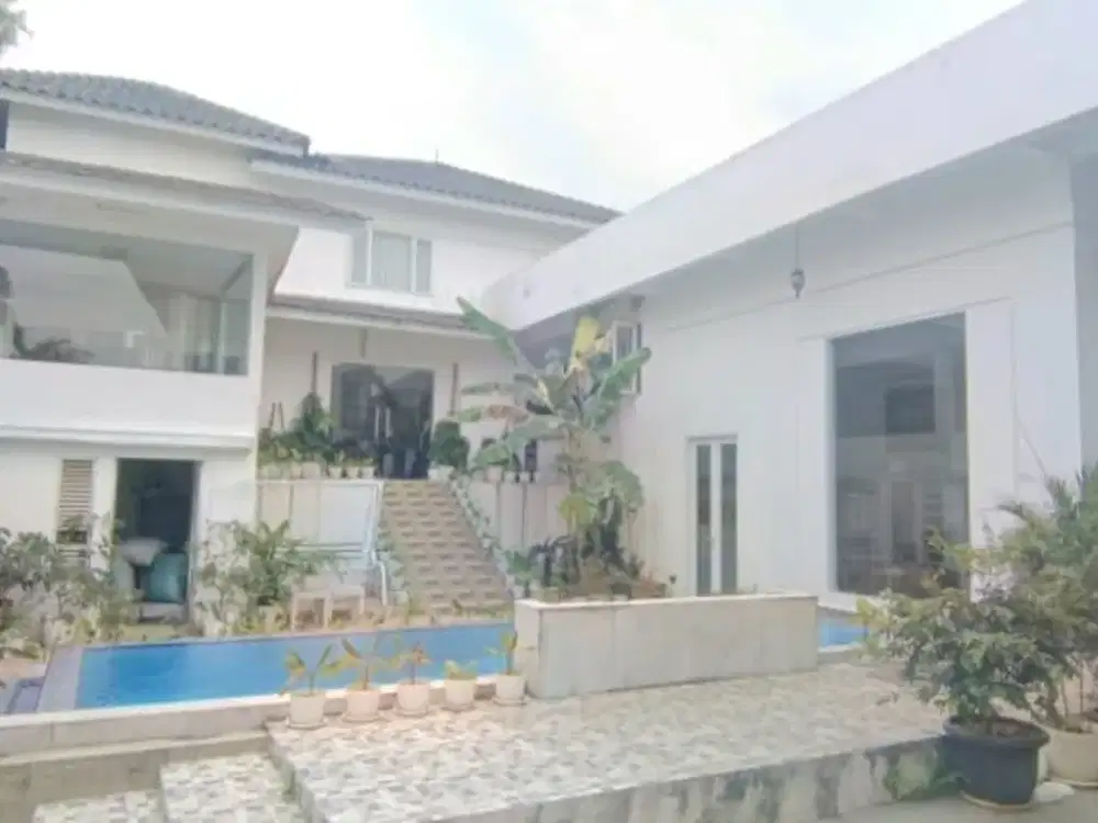 RUMAH BERKOLAM RENANG Di JUAL  Lokasi Perumahan di daerah Ciputat Timur Tangerang Selatan
