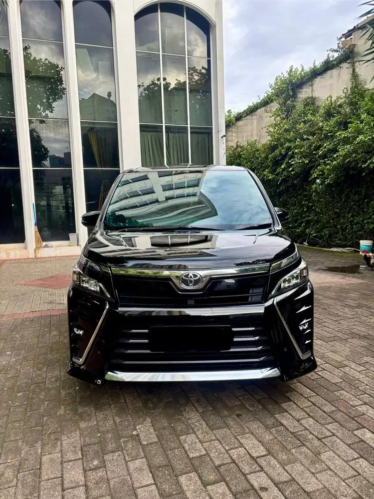 Toyota Voxy CBU