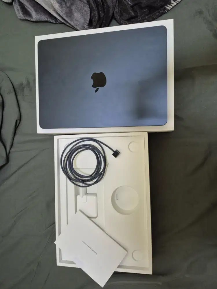 IBOX Apple Macbook Air M3 13 inch 16 gb ram 256 gb midnight feb 2026