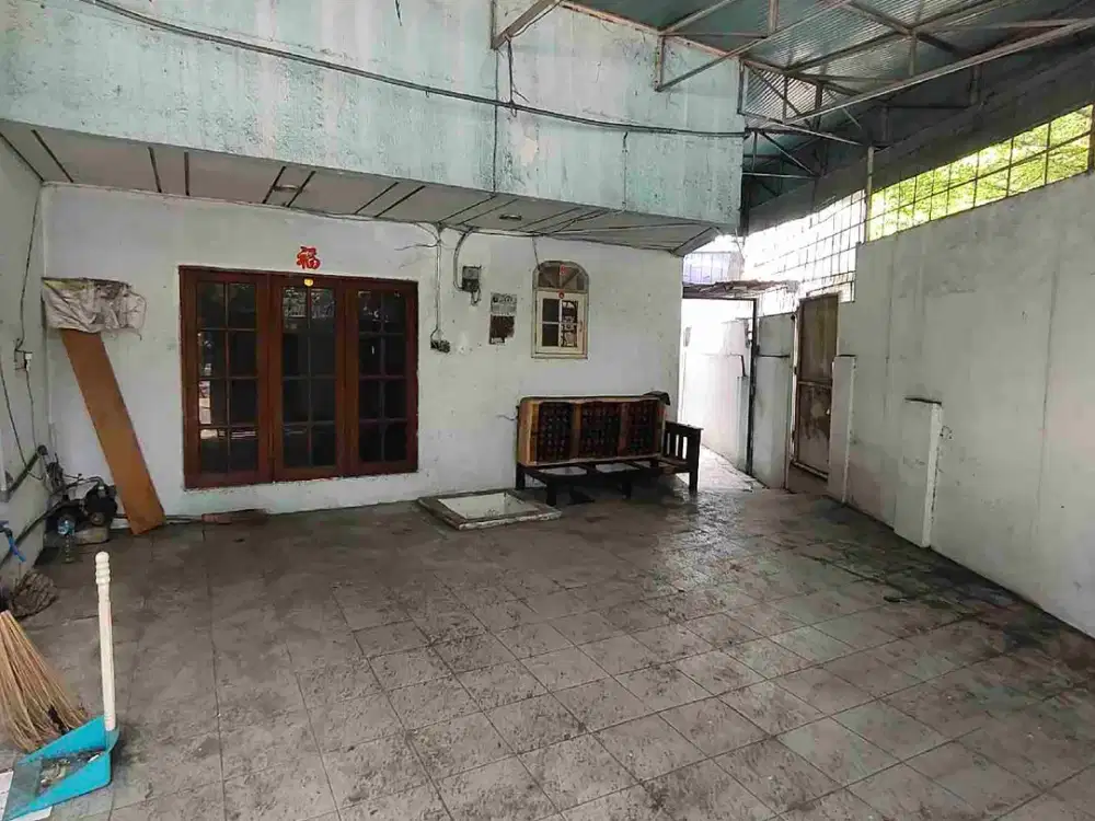 disewakan rumah kemayoran cocok utk tinggal, gudang dan kantor 2 lantai hanya 80juta/th