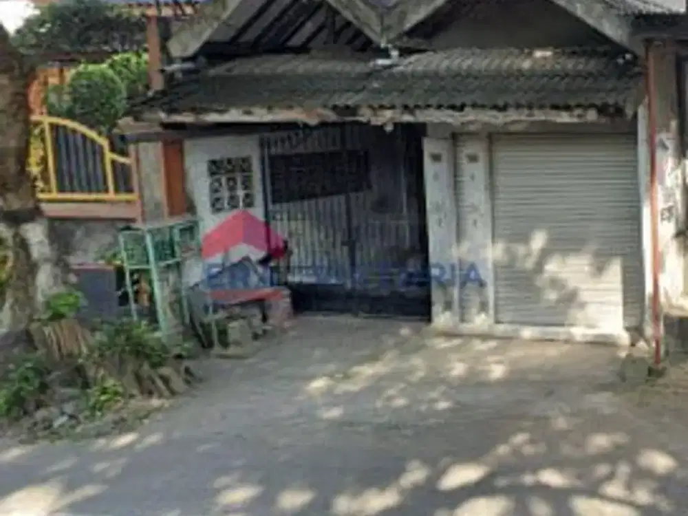 Rumah dinpinggir jalan besar kota kediri
