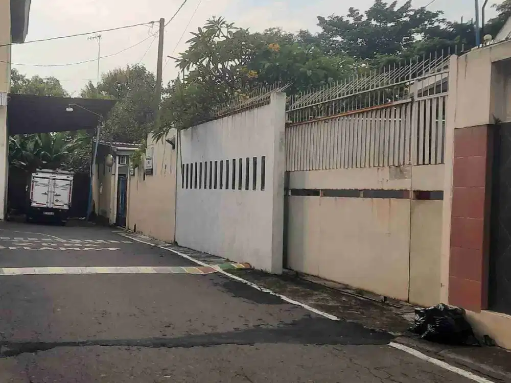 Di sewakan blakang BCA Palur bisa 2 mobil