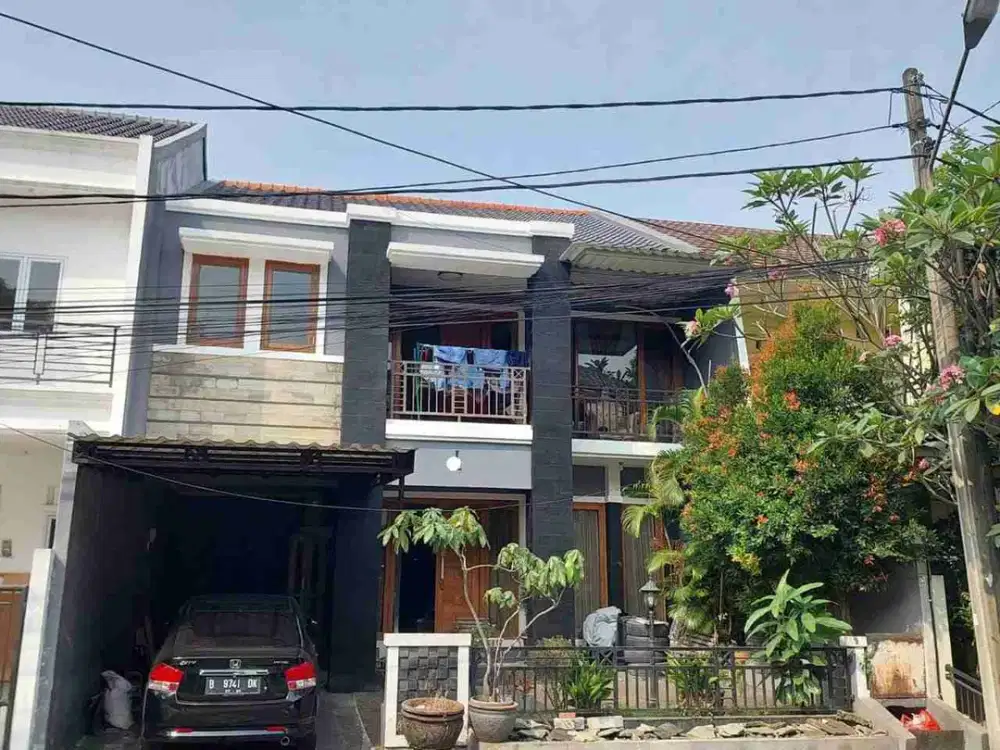 Rumah 2 Lantai di Taman Laguna Cibubur