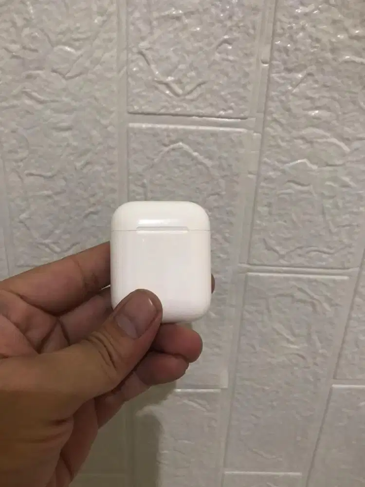 Apple Airpods Gen 2.