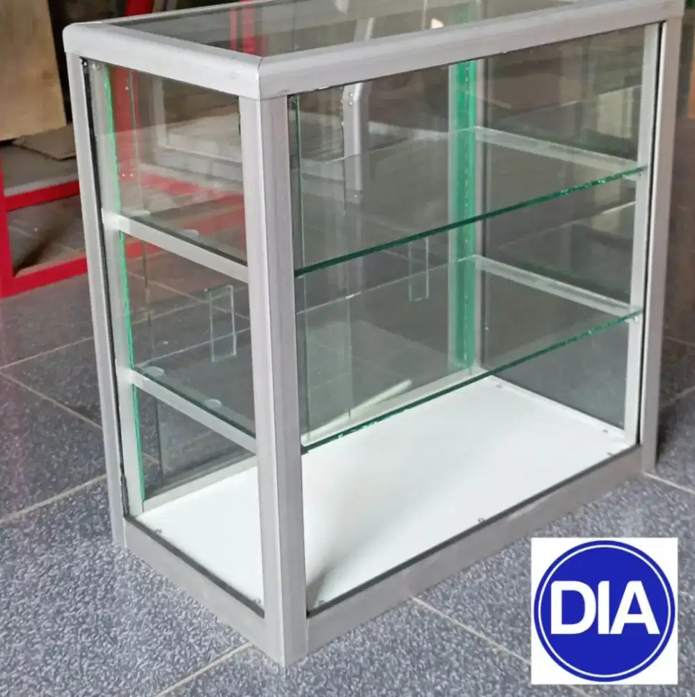 Etalase bekas warung