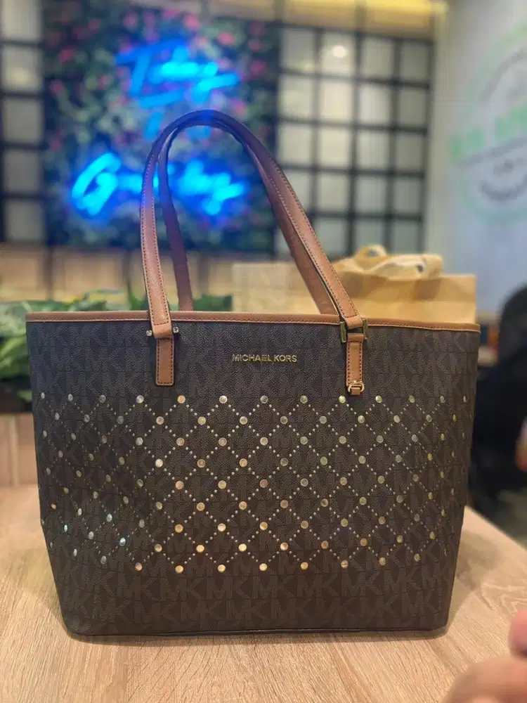 Preloved MK signature coated canvas and leather.