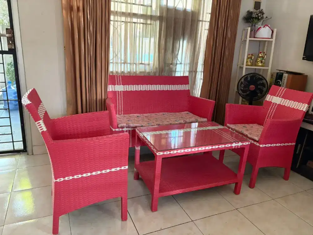 Set sofa + meja + kaca meja rotan sintetis