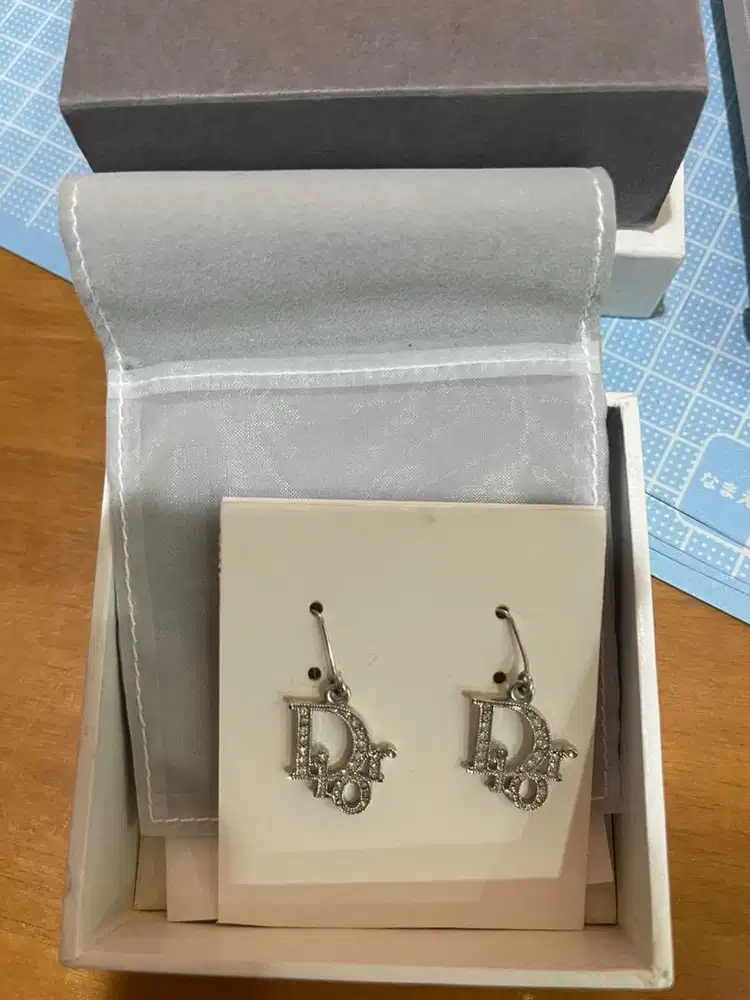 Anting Dior Cantik