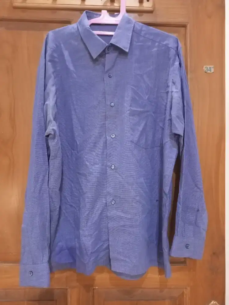Sale kemeja atasan pria biru cakep masih bagus