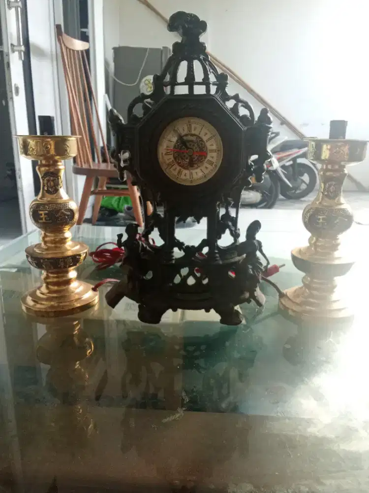 Jam antik & lampu cina