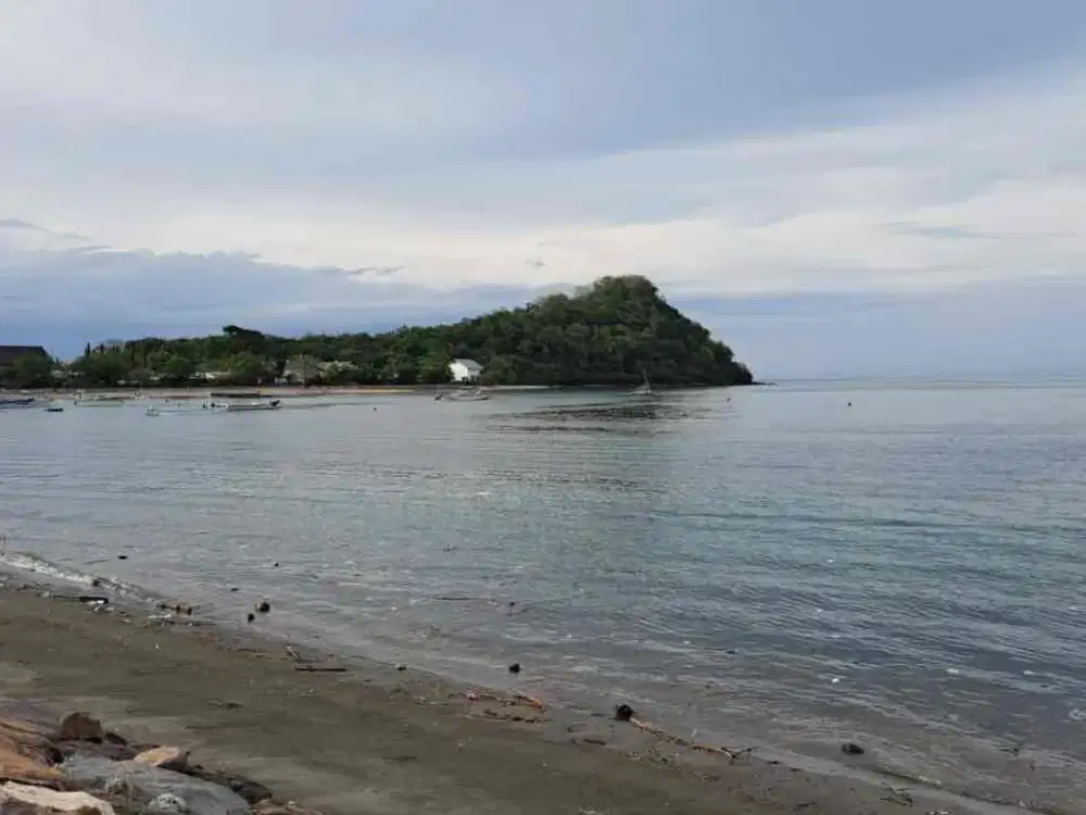 ABSOLUTE BEACHFRONT PLOT FOR SALE IN NORTH BALI