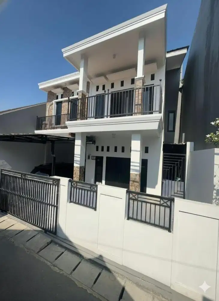Rumah 2 lantai full furnished interior (JAKUT)