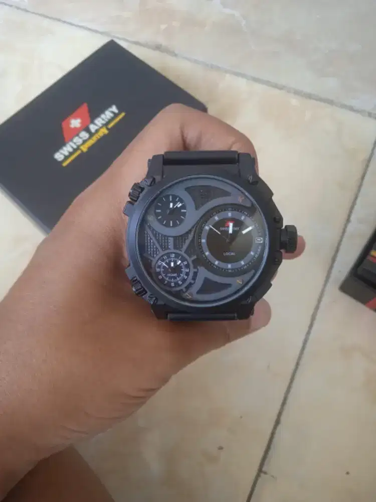 Jam tangan Swiss army baru ada box normal  Poris cipondoh