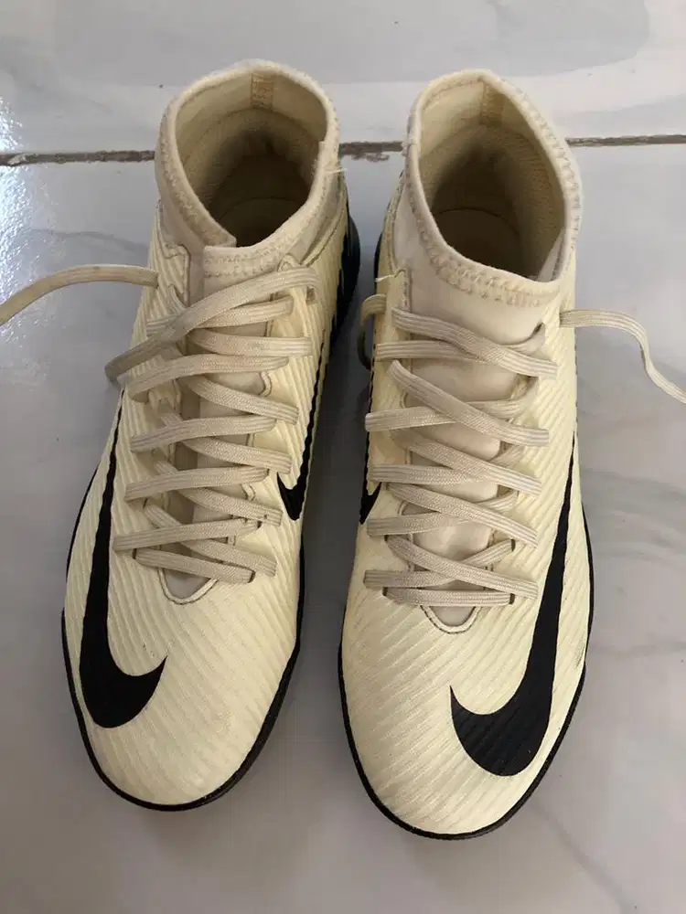 Sepatu futsal anak size 37,5 (23,5cm)