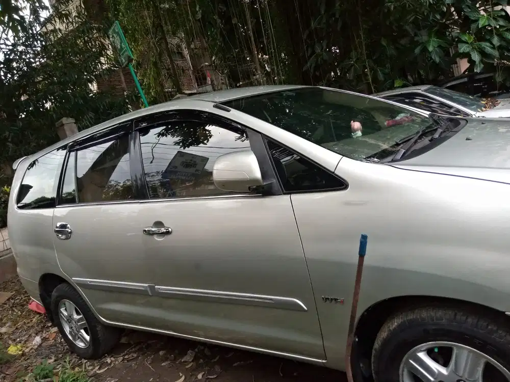 Toyota Kijang Innova 2006 Bensin