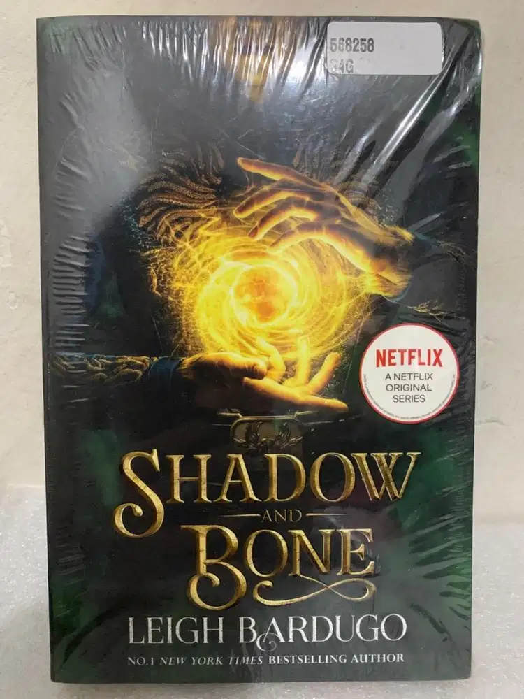 Novel Shadow &amp; Bone Original