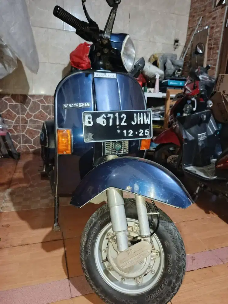 Dijual Vespa Exclusive 2 motor simpanan
