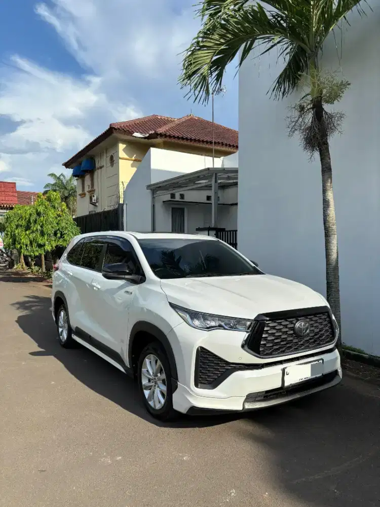 Toyota Kijang Inova  Zenix V Hybrid AT 2022 Modelista