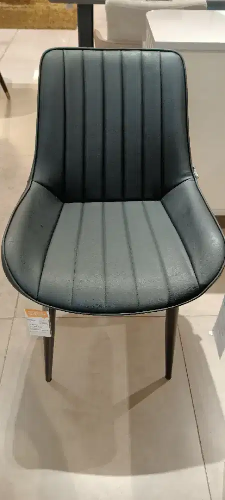 Kursi Informa ada 6 set Masi bagus banget