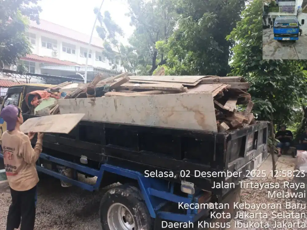 Jasa angkutan puing dan tanah