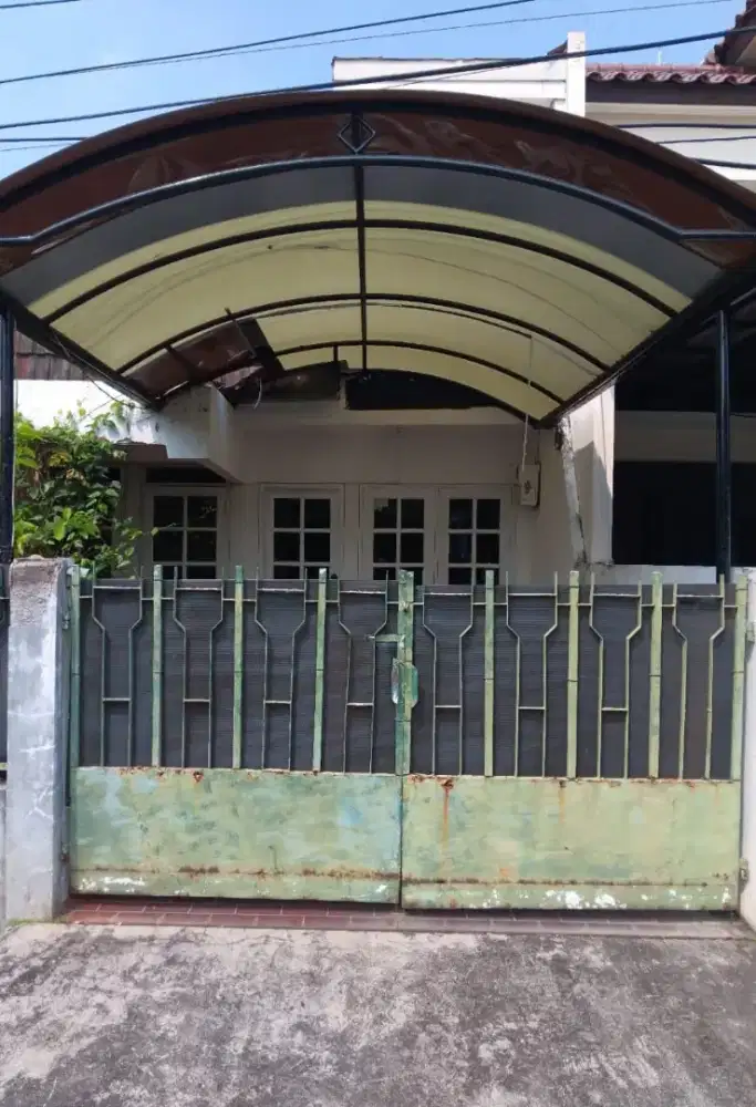 Jual Rumah dekat taman di Liga Mas Pancoran