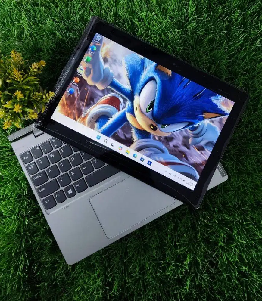 Lenovo celeron toucscreen super mulus Ram 4GB SSD 64GB bisa tambah