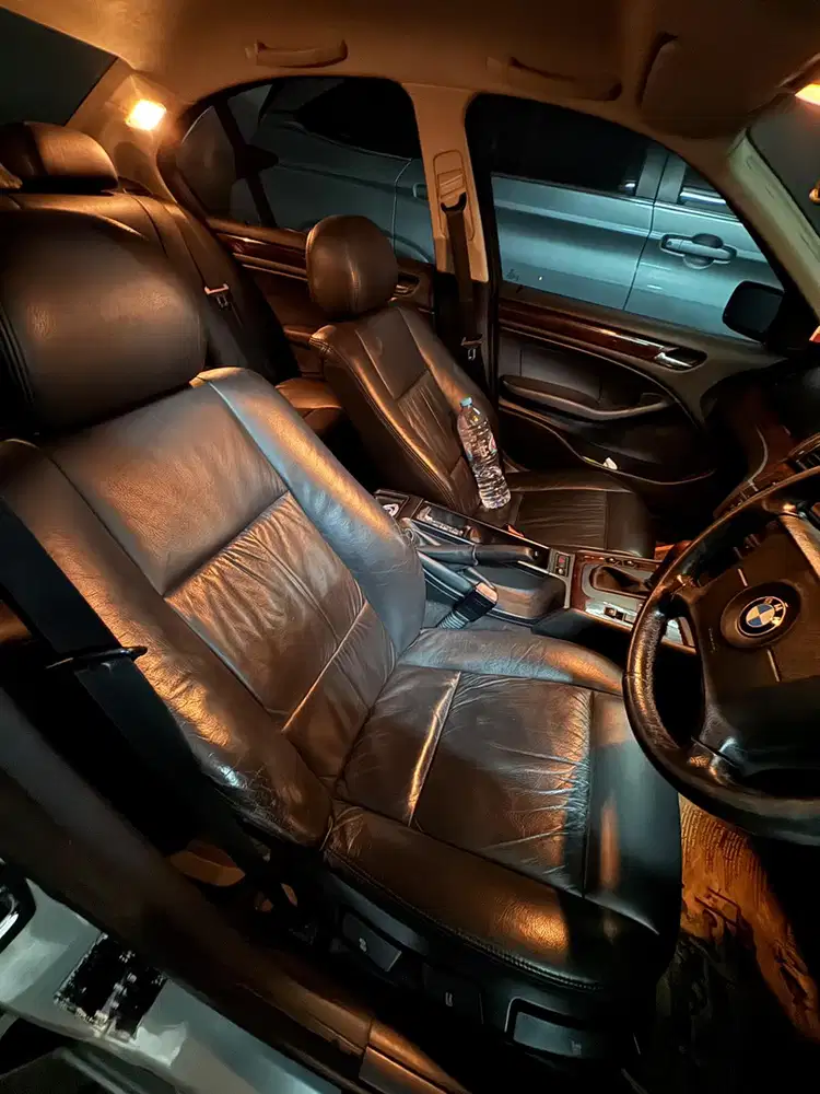 BMW 318i 2003 Bensin