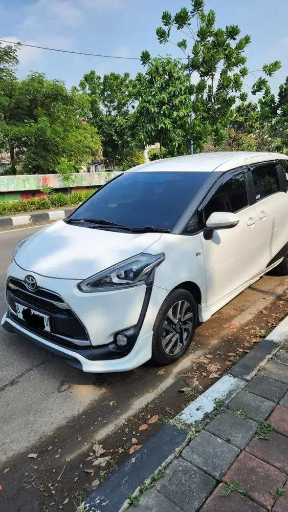 Toyota Sienta Q 2017