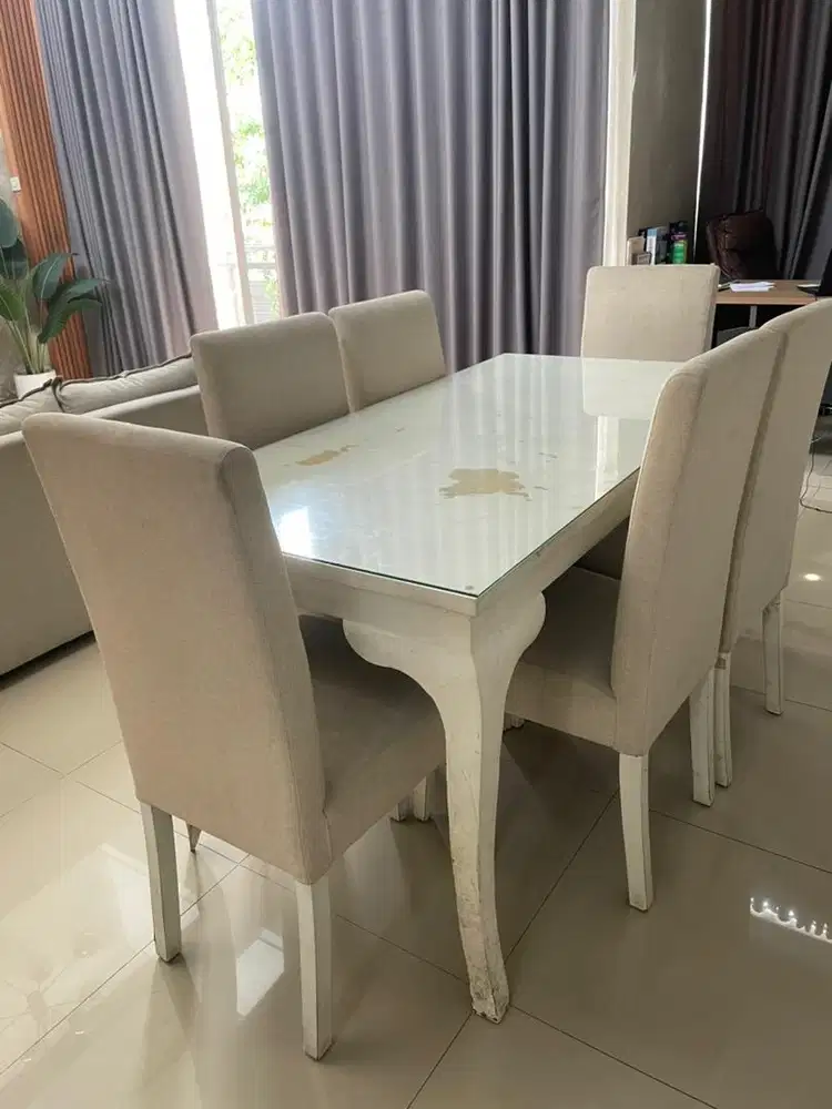 Meja makan 6 seater
