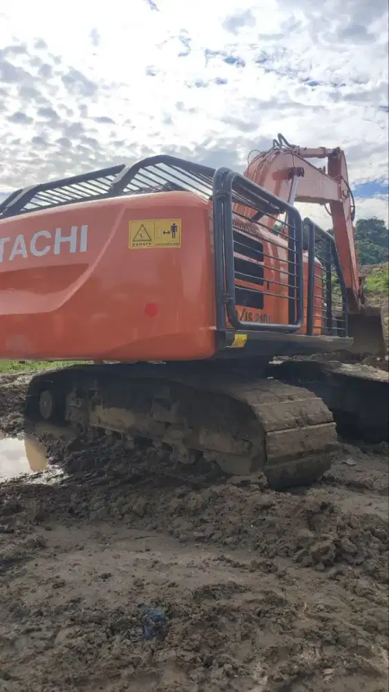 Exca Hitachi 210F 2021 Des di Samarinda