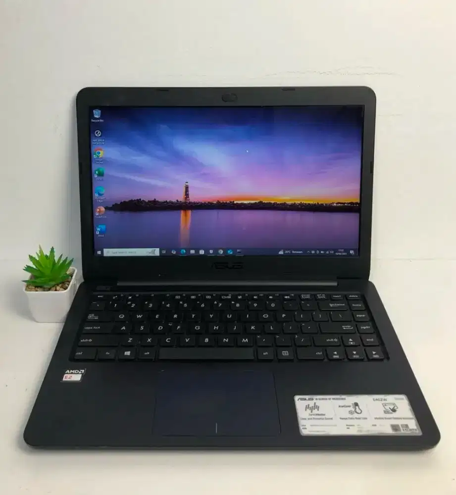 Laptop Asus E402W AMD E2 Ram 4GB hdd 500GB murmer bergaransi