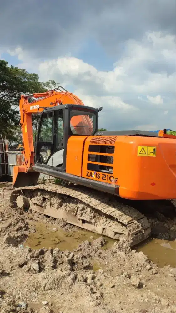 Exca Hitachi 210F 2014
di Samarinda