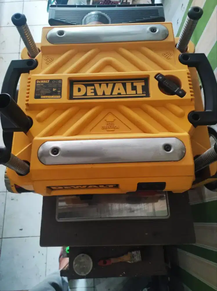 PLANNER DUDUK DEWALT 735