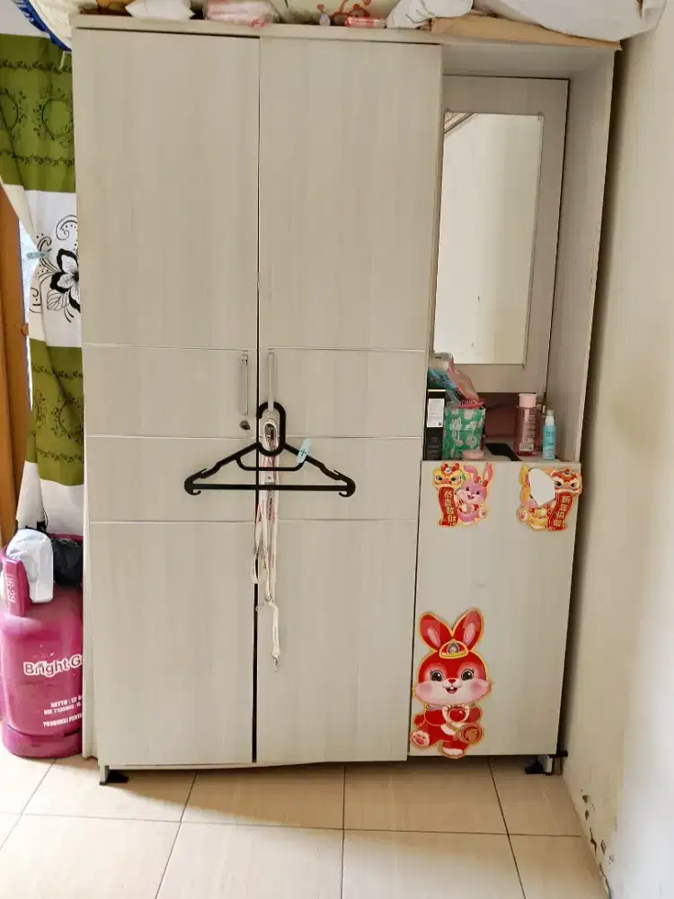 Lemari baju 3 pintu secod