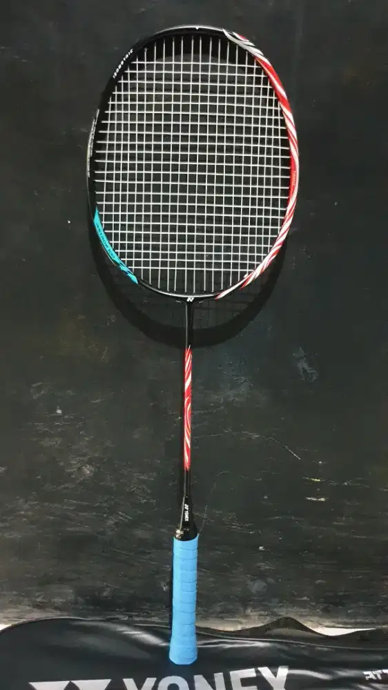 Raket yonex astrox 100zz