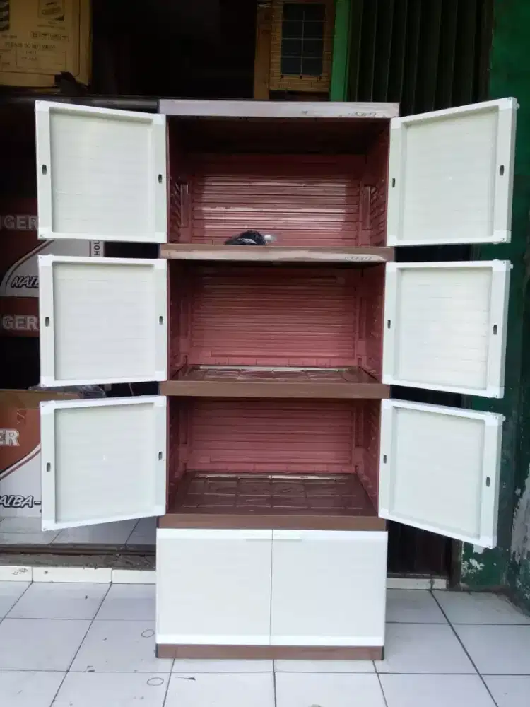 Lemari plastik 4ssn