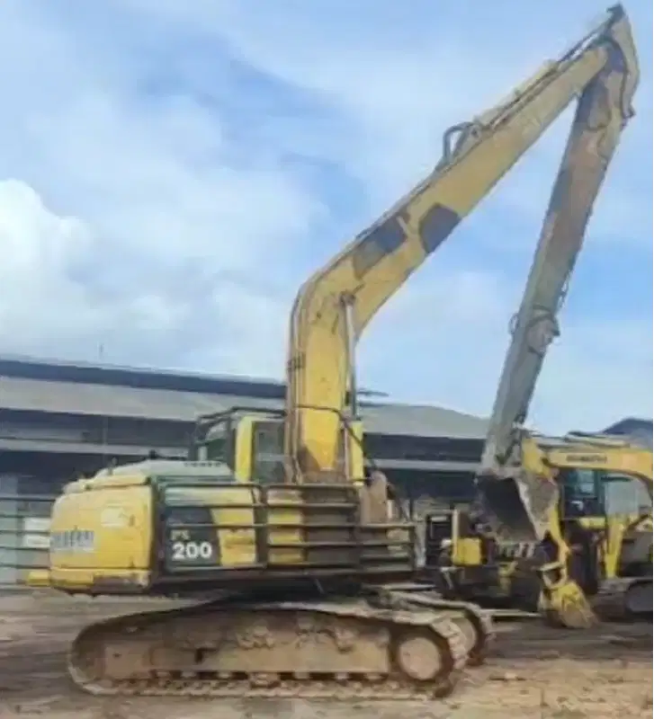 Dijual Excavator  Long Arm Komatsu PC200-8MO Tahun 2015