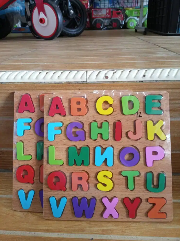 mainan anak puzzle huruf kayu