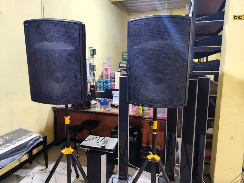 Speaker aktif merk rockley 15 inch sepasang bonus stand