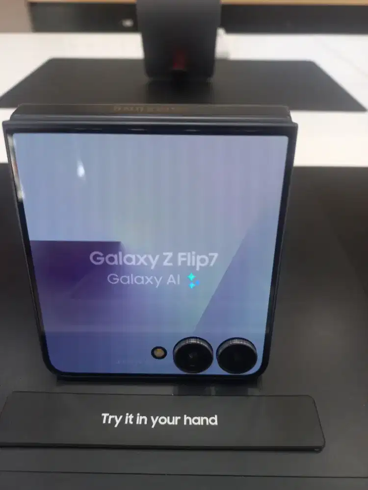 Samsung Galaxy Flip 7 Cash/ Credit