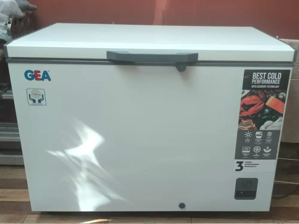 Freezer Gea 330 liter (Like New)