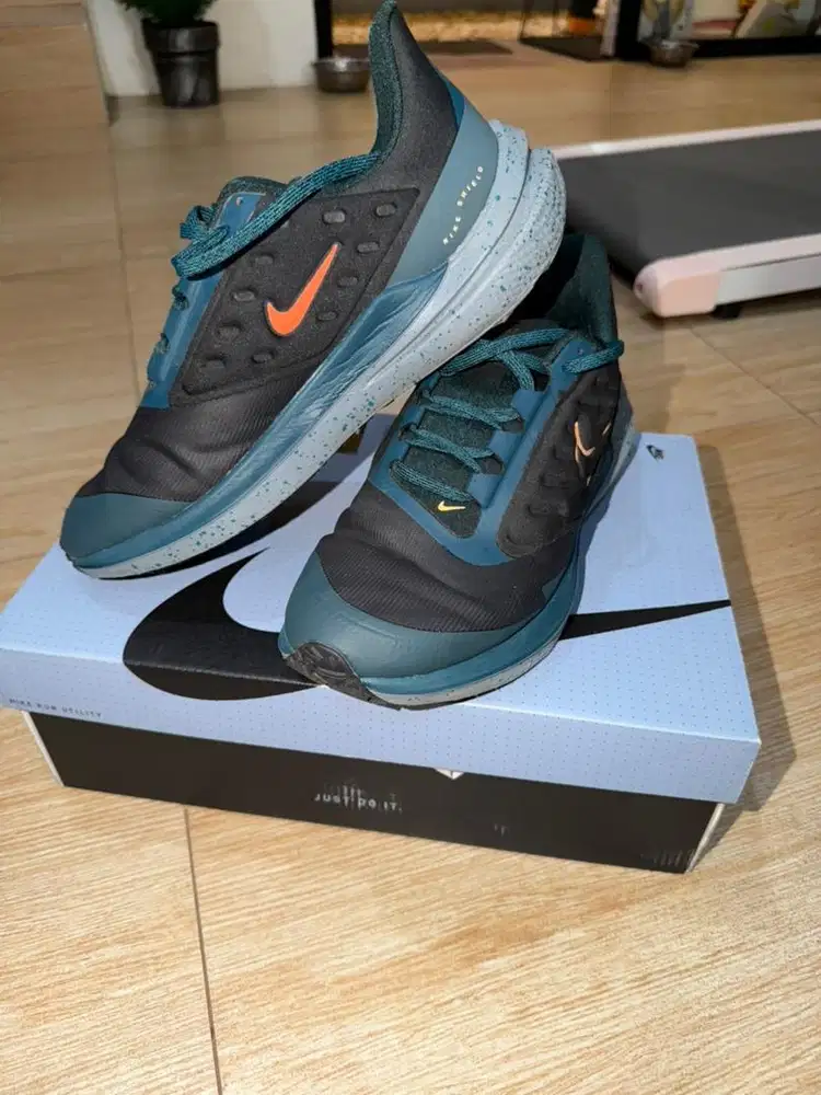 SEPATU RUNNING NIKE AIR WINFLO SHIELD