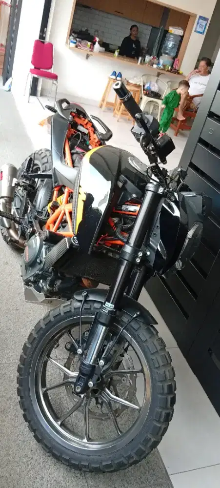Dijual ktm2016 250 cc, acc ori baru, knalpot ori dan stang ori ada,
