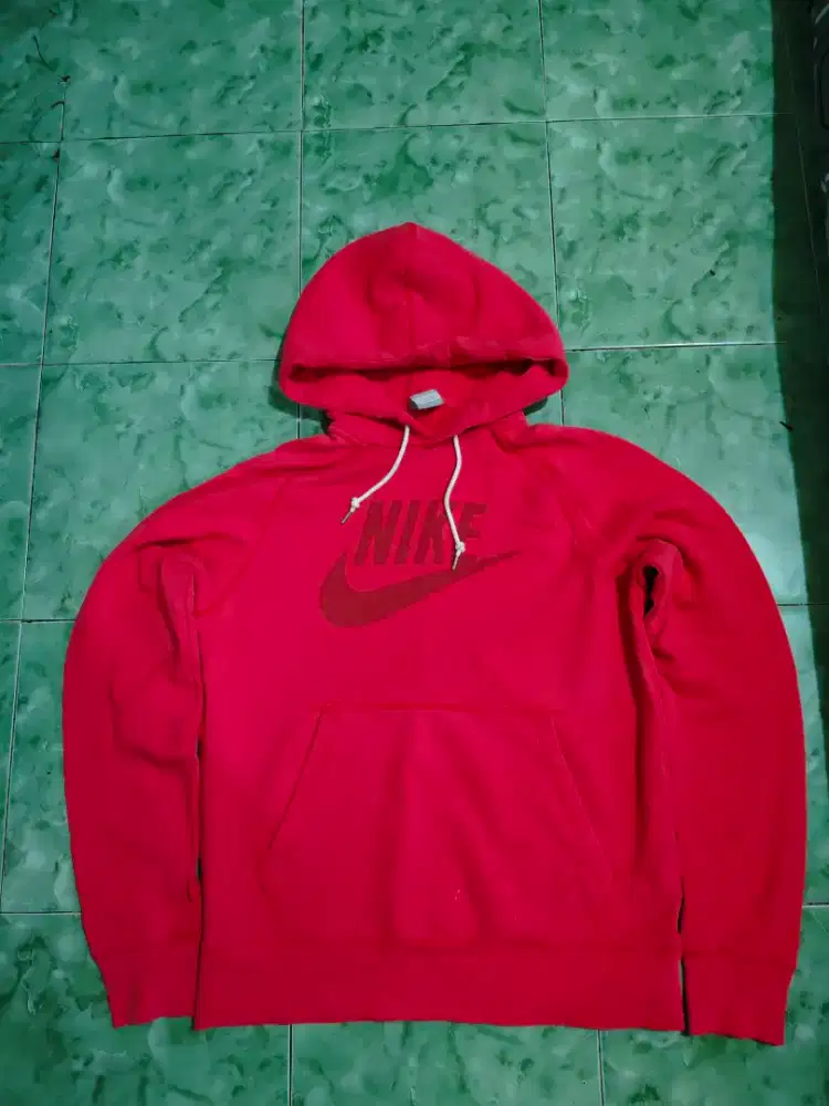 Hoodie nike merah