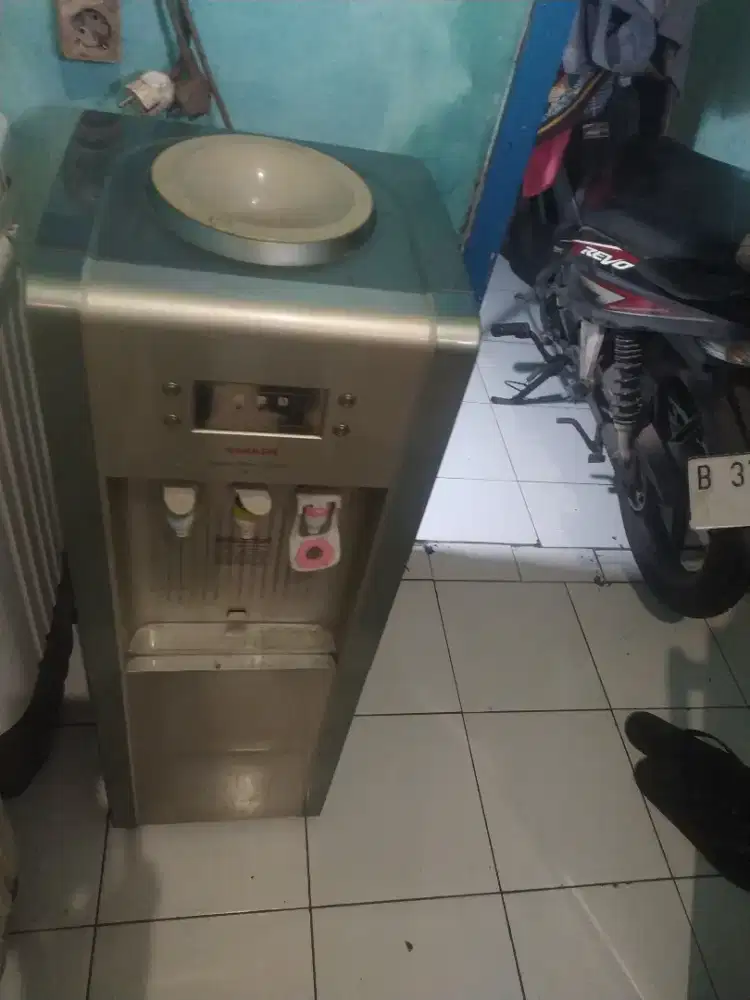 Jual water dispenser merek Sanken hwd 737