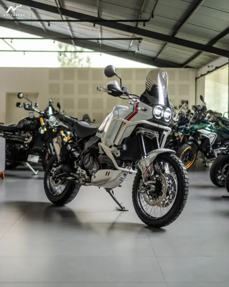 Ducati DesertX Star White Silk 2023 CBU Italy